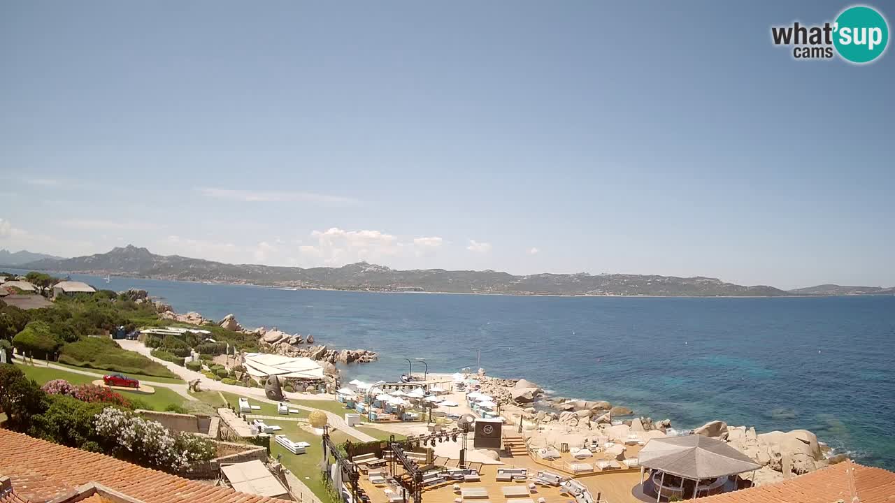 V živo Phi Beach – Forte Cappellini spletna kamera Porto Cervo – Arzachena – Sardinija