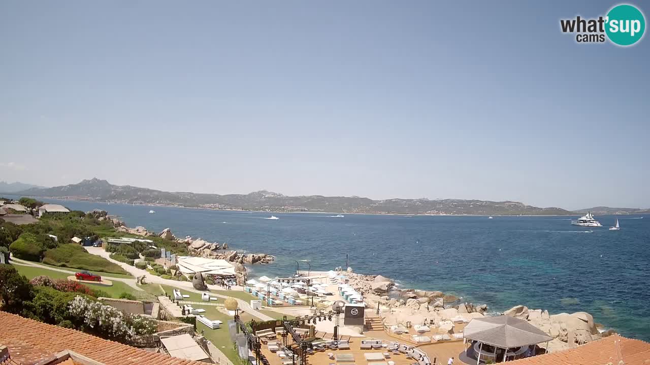 V živo Phi Beach – Forte Cappellini spletna kamera Porto Cervo – Arzachena – Sardinija