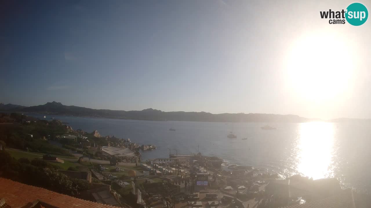 V živo Phi Beach – Forte Cappellini spletna kamera Porto Cervo – Arzachena – Sardinija