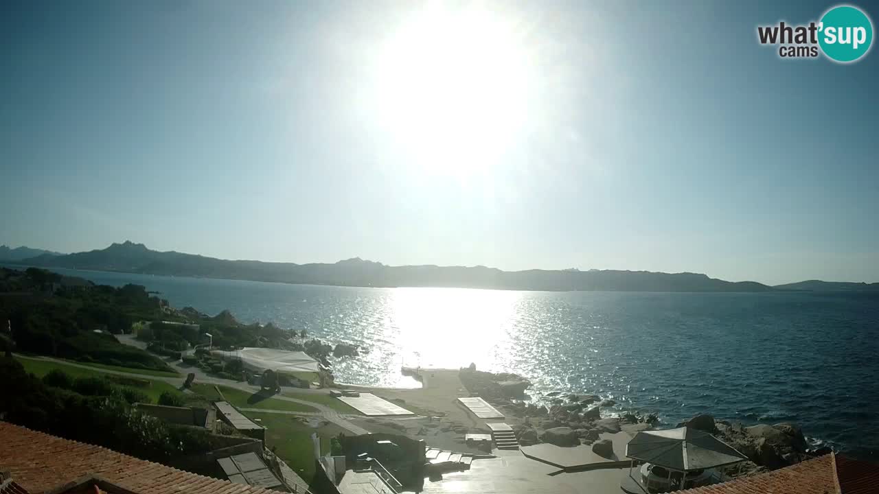 V živo Phi Beach – Forte Cappellini spletna kamera Porto Cervo – Arzachena – Sardinija