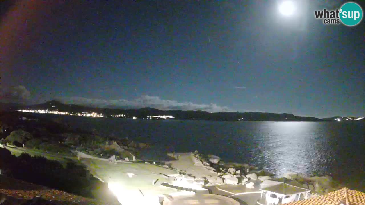 V živo Phi Beach – Forte Cappellini spletna kamera Porto Cervo – Arzachena – Sardinija