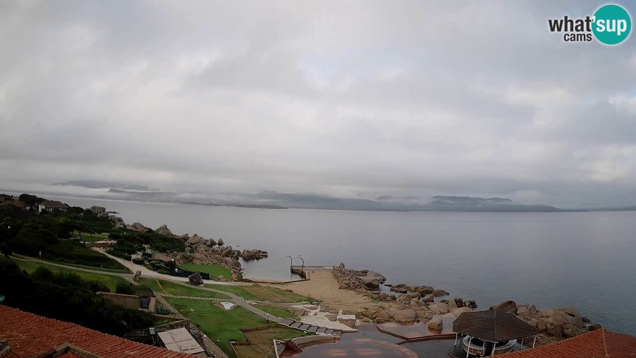 V živo Phi Beach – Forte Cappellini spletna kamera Porto Cervo – Arzachena – Sardinija