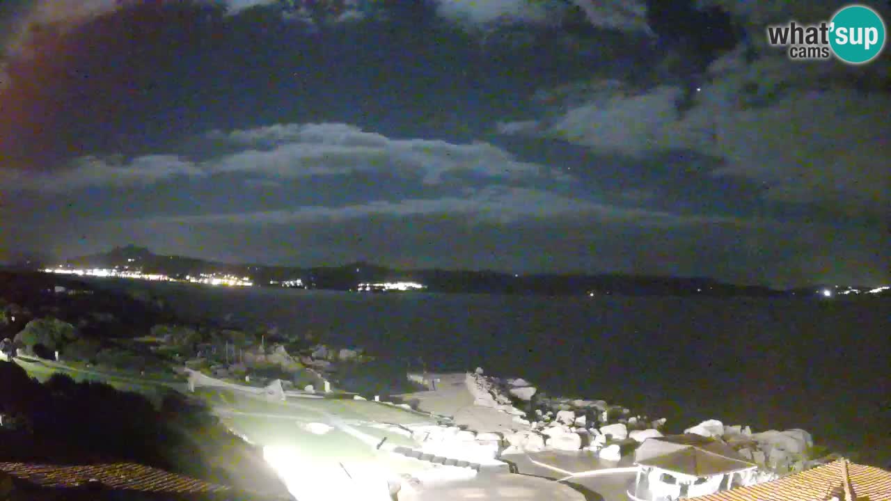 V živo Phi Beach – Forte Cappellini spletna kamera Porto Cervo – Arzachena – Sardinija