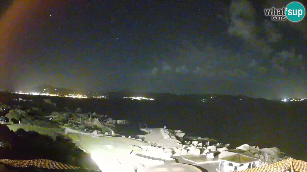 U živo Phi Beach – Forte Cappellini web kamera Porto Cervo – Arzachena – Sardinija