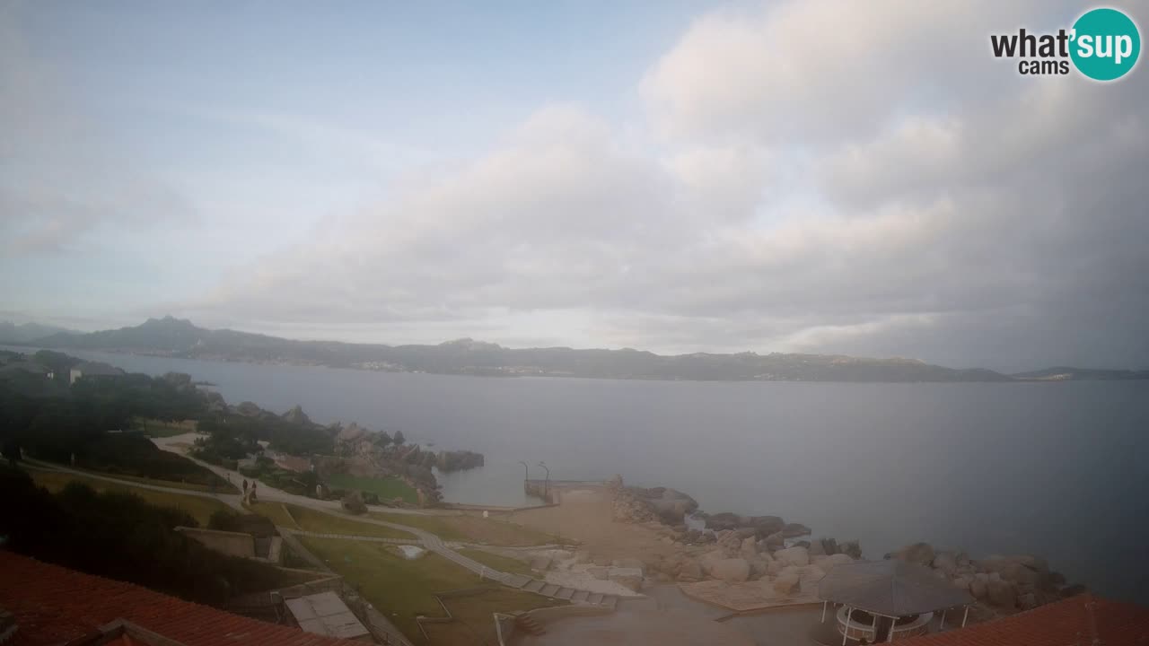 V živo Phi Beach – Forte Cappellini spletna kamera Porto Cervo – Arzachena – Sardinija