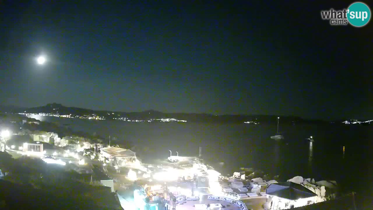 V živo Phi Beach – Forte Cappellini spletna kamera Porto Cervo – Arzachena – Sardinija