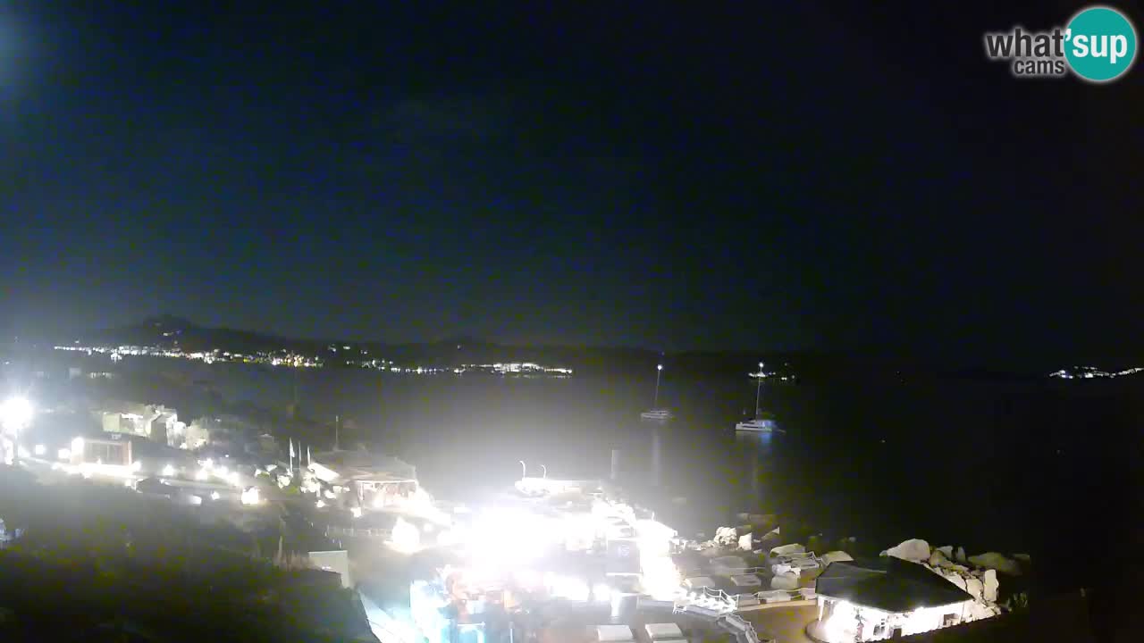 V živo Phi Beach – Forte Cappellini spletna kamera Porto Cervo – Arzachena – Sardinija