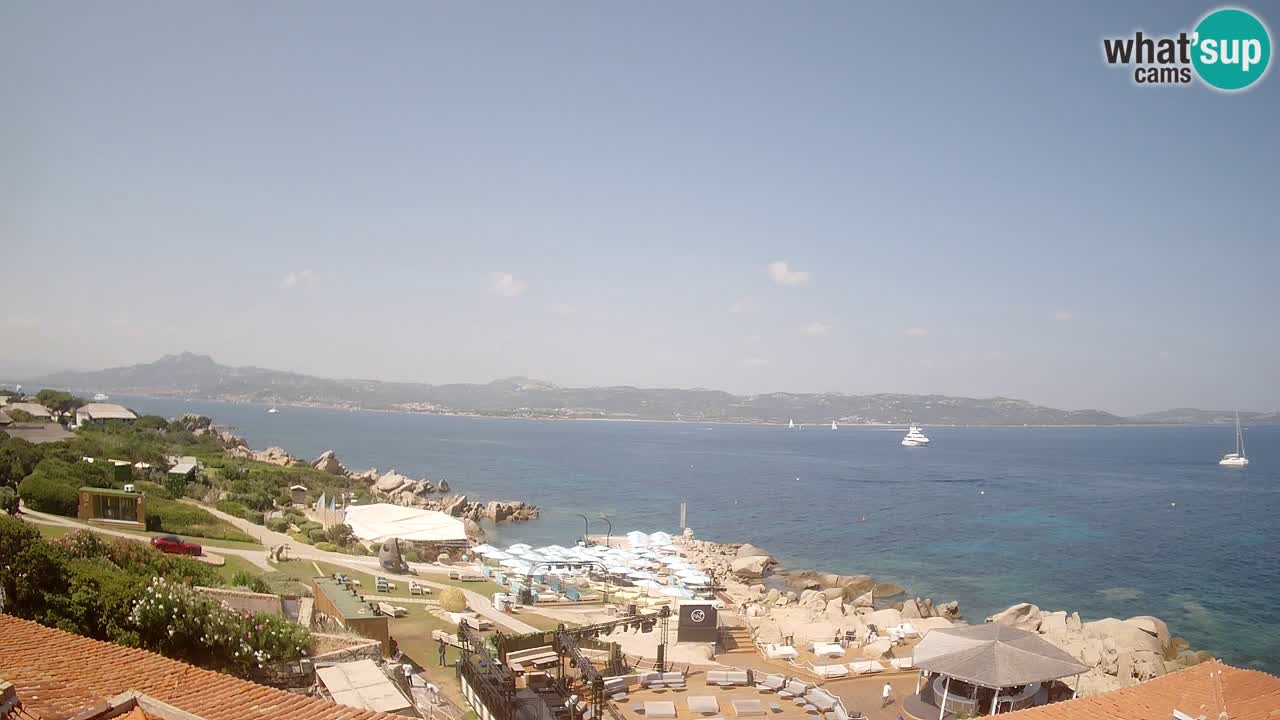 V živo Phi Beach – Forte Cappellini spletna kamera Porto Cervo – Arzachena – Sardinija