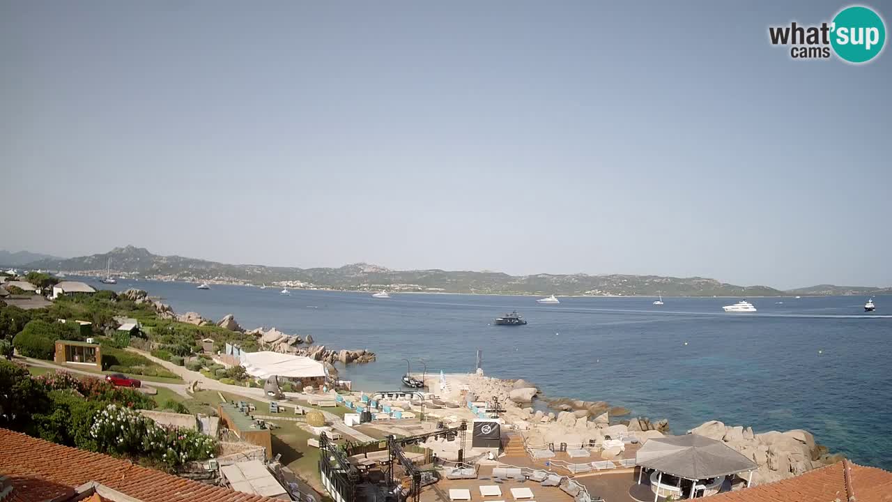 V živo Phi Beach – Forte Cappellini spletna kamera Porto Cervo – Arzachena – Sardinija