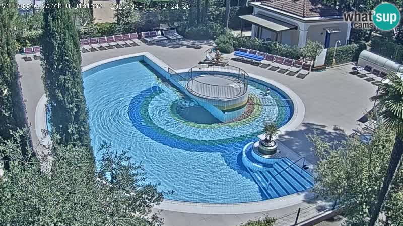 Villaggio Mare Blu bazen UŽIVO web kamera Bibione Pineda – Italija
