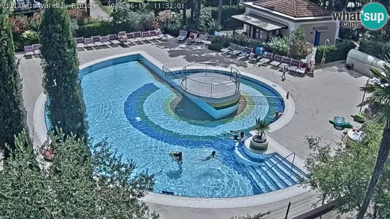 Villaggio Mare Blu bazen UŽIVO web kamera Bibione Pineda – Italija