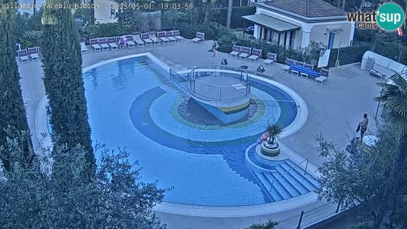 Villaggio Mare Blu bazen UŽIVO web kamera Bibione Pineda – Italija
