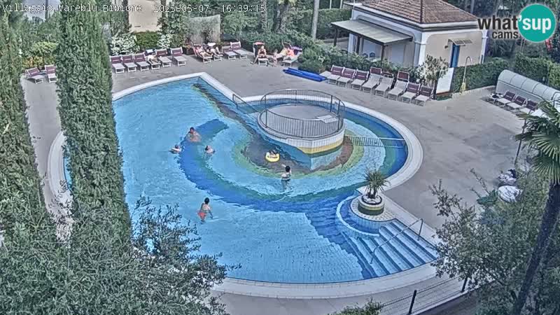 Villaggio Mare Blu bazen UŽIVO web kamera Bibione Pineda – Italija