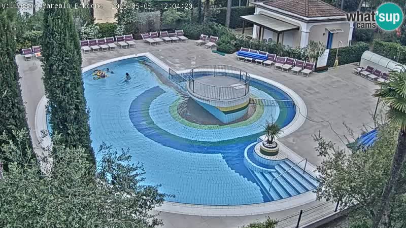 Villaggio Mare Blu bazen UŽIVO web kamera Bibione Pineda – Italija