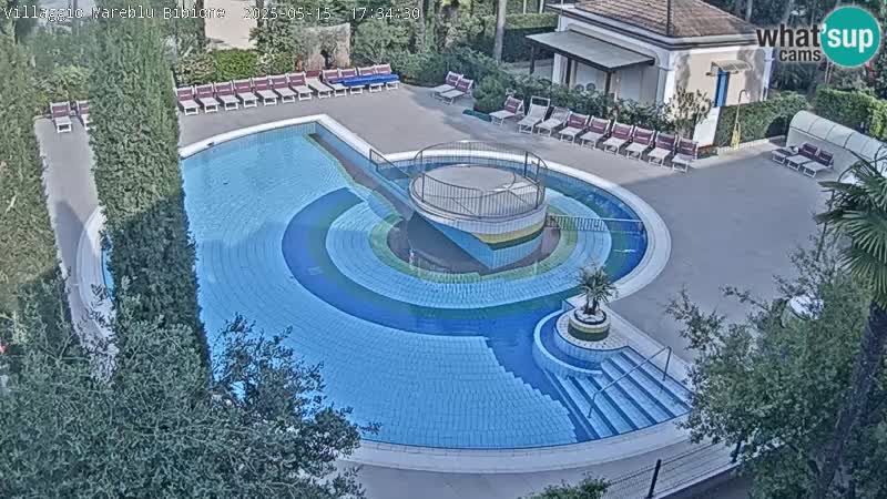 Villaggio Mare Blu bazen UŽIVO web kamera Bibione Pineda – Italija