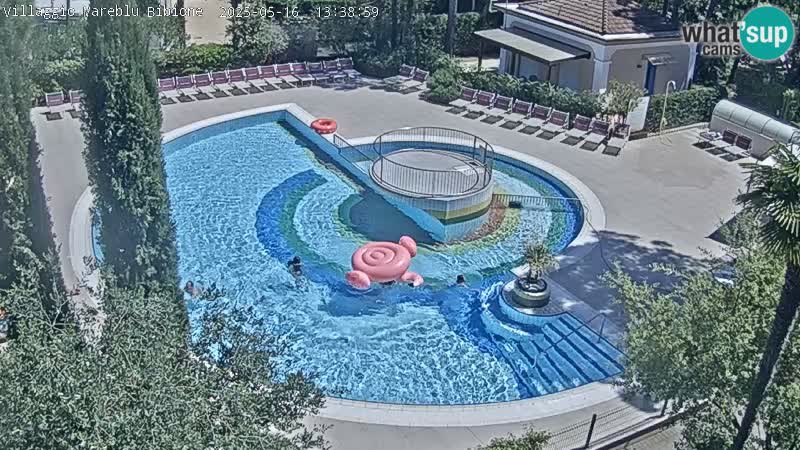 Villaggio Mare Blu bazen UŽIVO web kamera Bibione Pineda – Italija