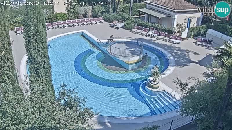 Villaggio Mare Blu bazen UŽIVO web kamera Bibione Pineda – Italija