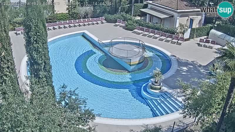 Villaggio Mare Blu bazen UŽIVO web kamera Bibione Pineda – Italija