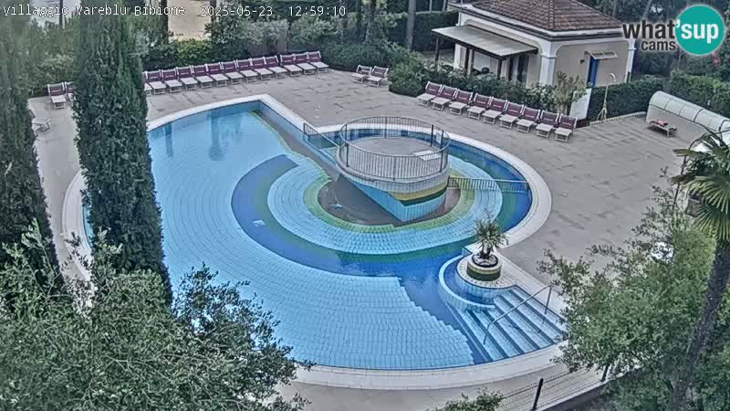 Villaggio Mare Blu bazen UŽIVO web kamera Bibione Pineda – Italija