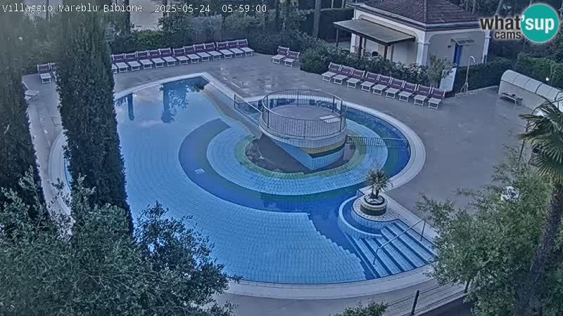 Villaggio Mare Blu bazen UŽIVO web kamera Bibione Pineda – Italija