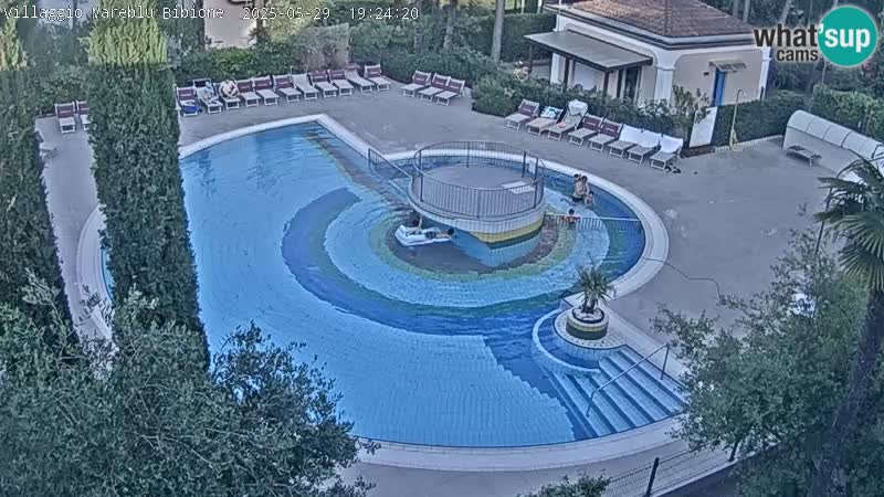 Villaggio Mare Blu bazen UŽIVO web kamera Bibione Pineda – Italija