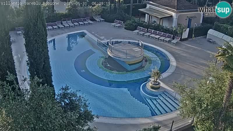 Villaggio Mare Blu bazen UŽIVO web kamera Bibione Pineda – Italija