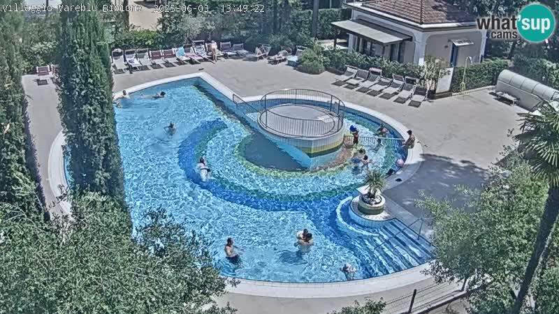 Villaggio Mare Blu bazen UŽIVO web kamera Bibione Pineda – Italija