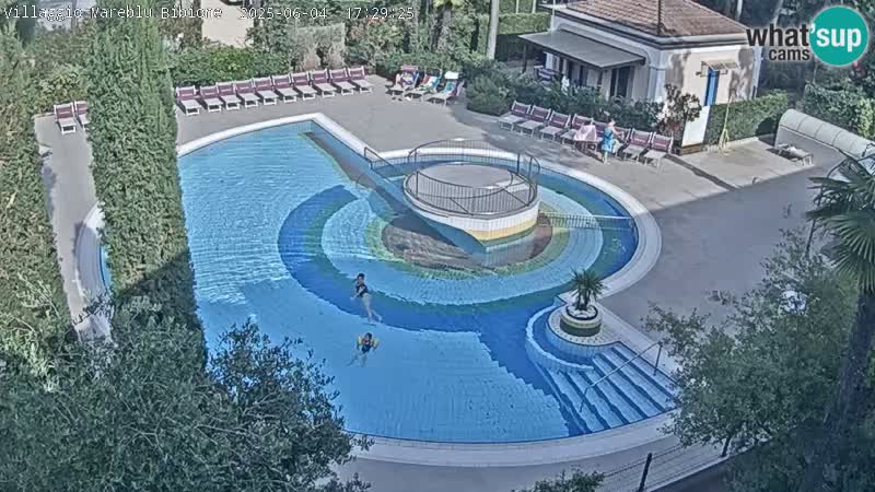 Villaggio Mare Blu bazen UŽIVO web kamera Bibione Pineda – Italija