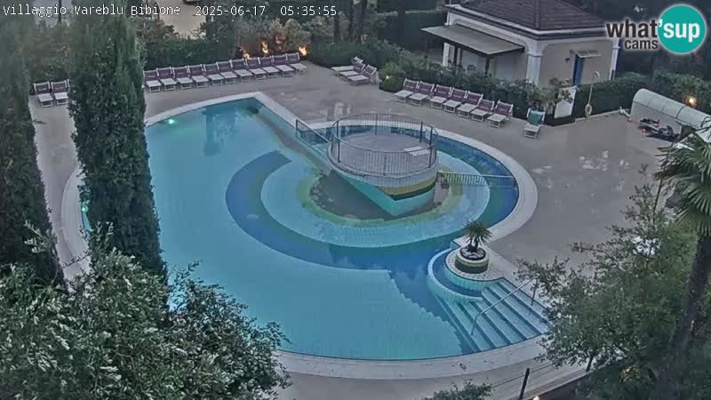 Villaggio Mare Blu bazen UŽIVO web kamera Bibione Pineda – Italija