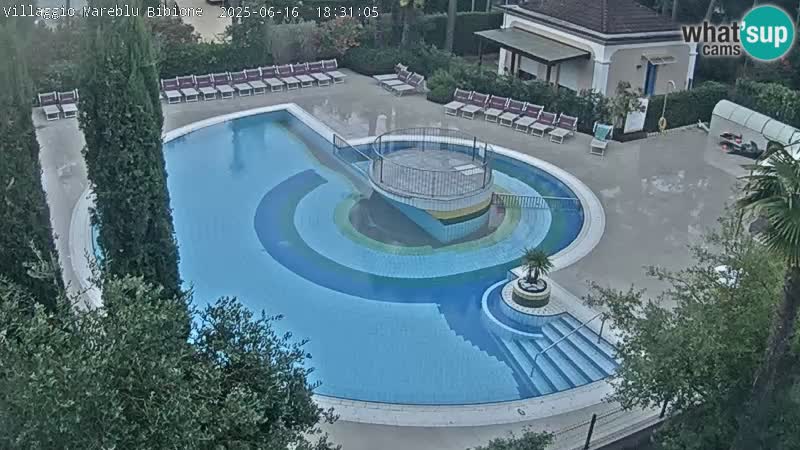 Villaggio Mare Blu bazen UŽIVO web kamera Bibione Pineda – Italija