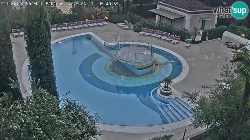Villaggio Mare Blu bazen UŽIVO web kamera Bibione Pineda – Italija