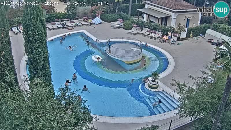Villaggio Mare Blu bazen UŽIVO web kamera Bibione Pineda – Italija