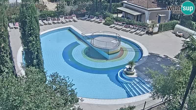 Villaggio Mare Blu bazen UŽIVO web kamera Bibione Pineda – Italija