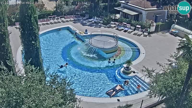 Villaggio Mare Blu bazen UŽIVO web kamera Bibione Pineda – Italija