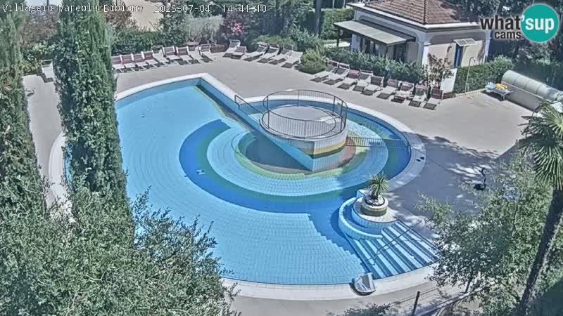 Villaggio Mare Blu bazen UŽIVO web kamera Bibione Pineda – Italija