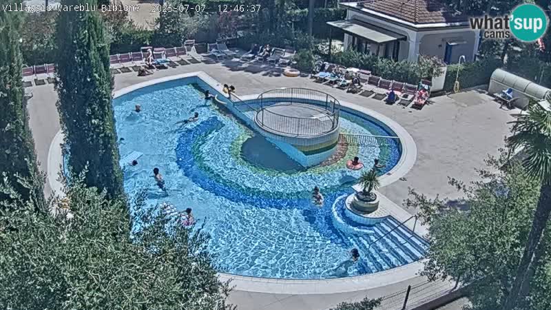 Villaggio Mare Blu bazen UŽIVO web kamera Bibione Pineda – Italija