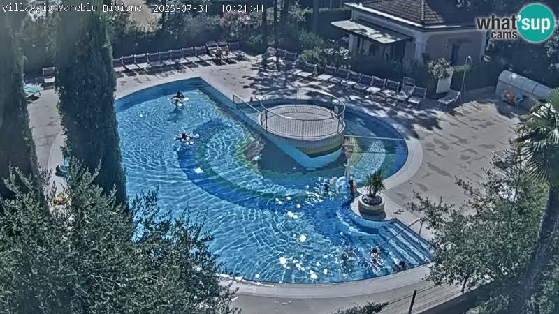 Villaggio Mare Blu bazen UŽIVO web kamera Bibione Pineda – Italija