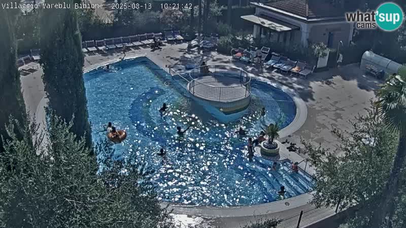 Villaggio Mare Blu bazen UŽIVO web kamera Bibione Pineda – Italija