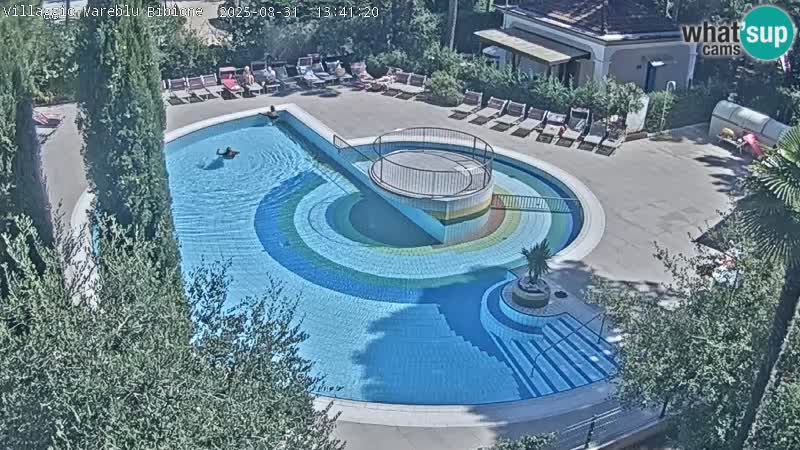Villaggio Mare Blu bazen UŽIVO web kamera Bibione Pineda – Italija