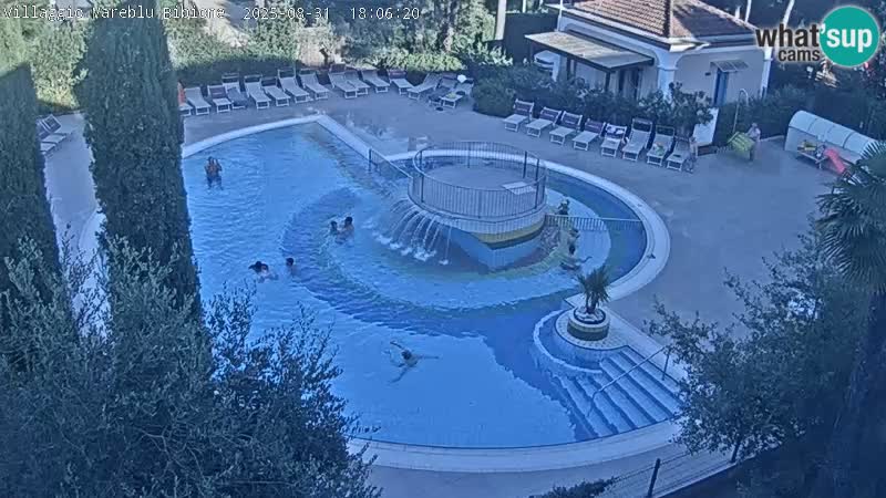 Villaggio Mare Blu bazen UŽIVO web kamera Bibione Pineda – Italija