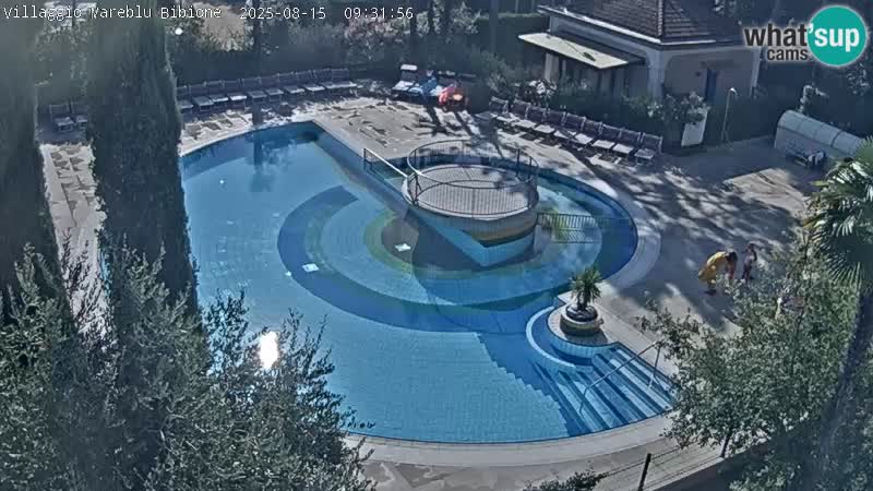Villaggio Mare Blu bazen UŽIVO web kamera Bibione Pineda – Italija