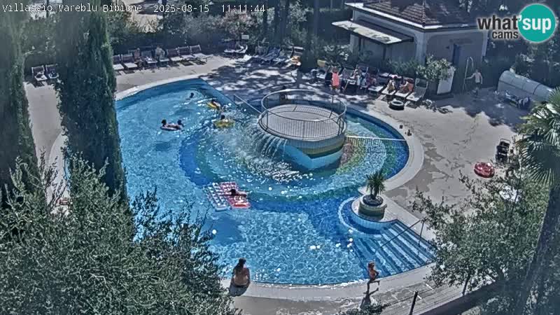Villaggio Mare Blu bazen UŽIVO web kamera Bibione Pineda – Italija