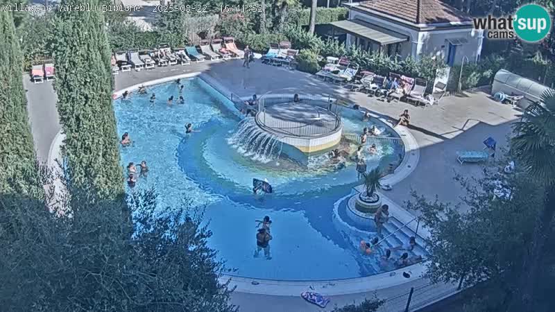 Villaggio Mare Blu bazen UŽIVO web kamera Bibione Pineda – Italija