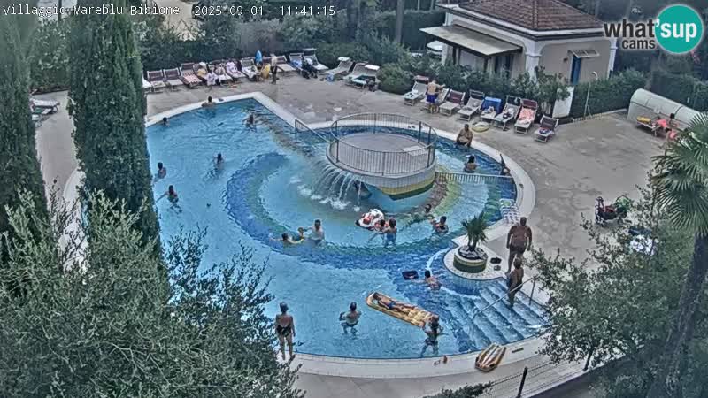 Villaggio Mare Blu bazen UŽIVO web kamera Bibione Pineda – Italija