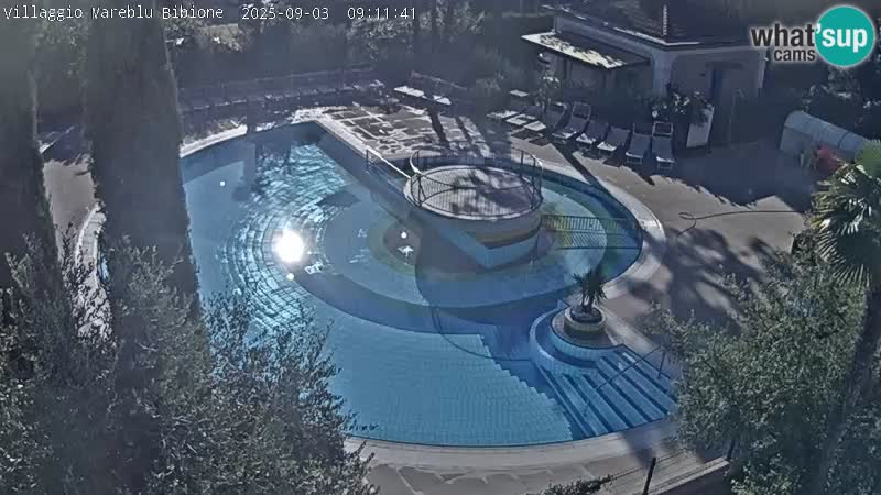 Villaggio Mare Blu bazen UŽIVO web kamera Bibione Pineda – Italija