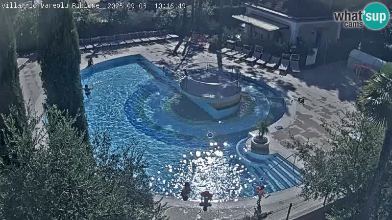 Villaggio Mare Blu bazen UŽIVO web kamera Bibione Pineda – Italija