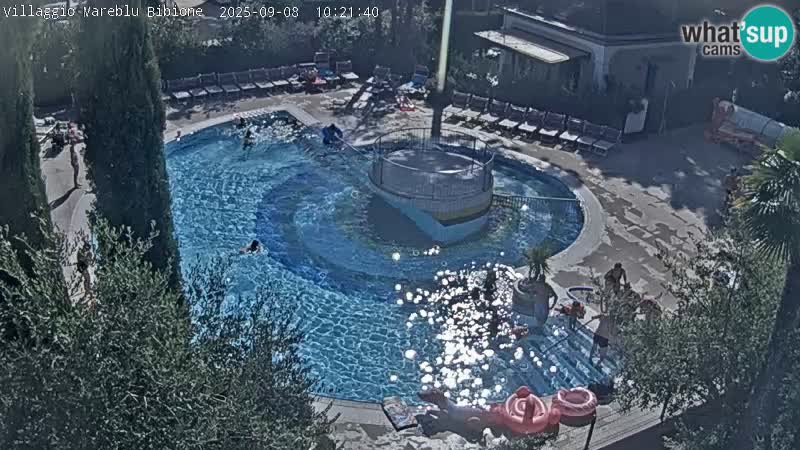 Villaggio Mare Blu bazen UŽIVO web kamera Bibione Pineda – Italija