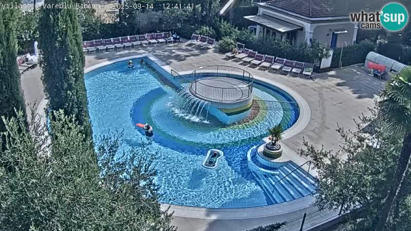 Villaggio Mare Blu bazen UŽIVO web kamera Bibione Pineda – Italija