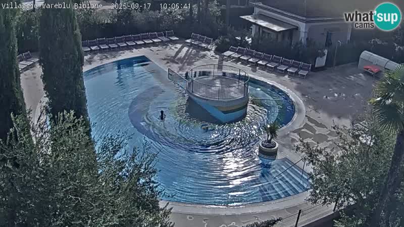 Villaggio Mare Blu bazen UŽIVO web kamera Bibione Pineda – Italija
