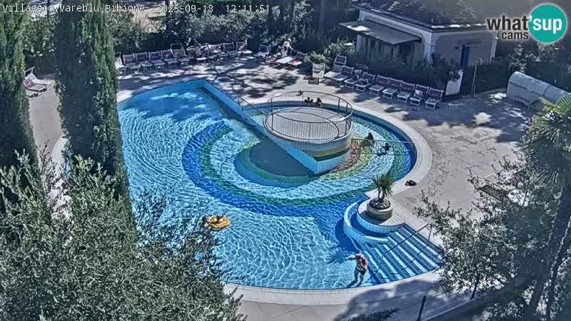 Villaggio Mare Blu bazen UŽIVO web kamera Bibione Pineda – Italija